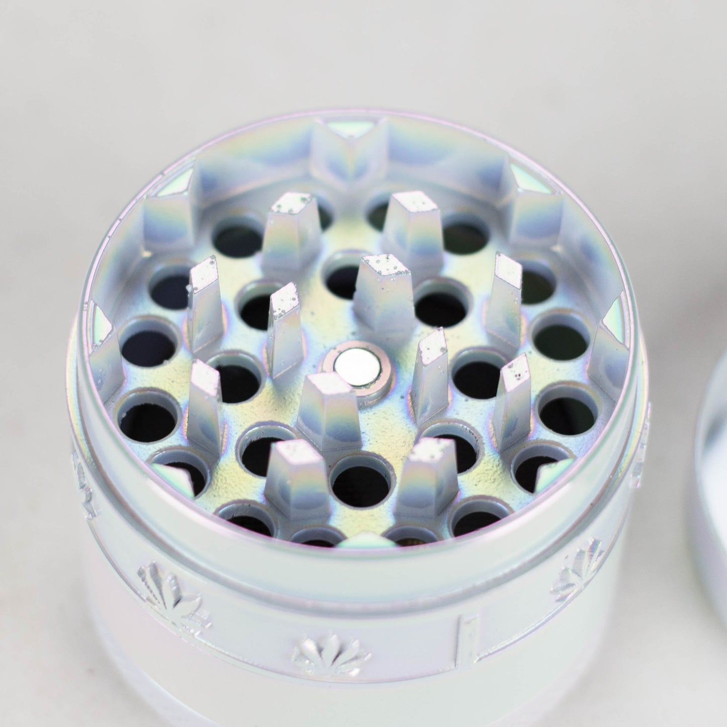 4 Parts Zinc grinder, White Rainbow Top Golden Stamp Leaf Design [AM50-4]
