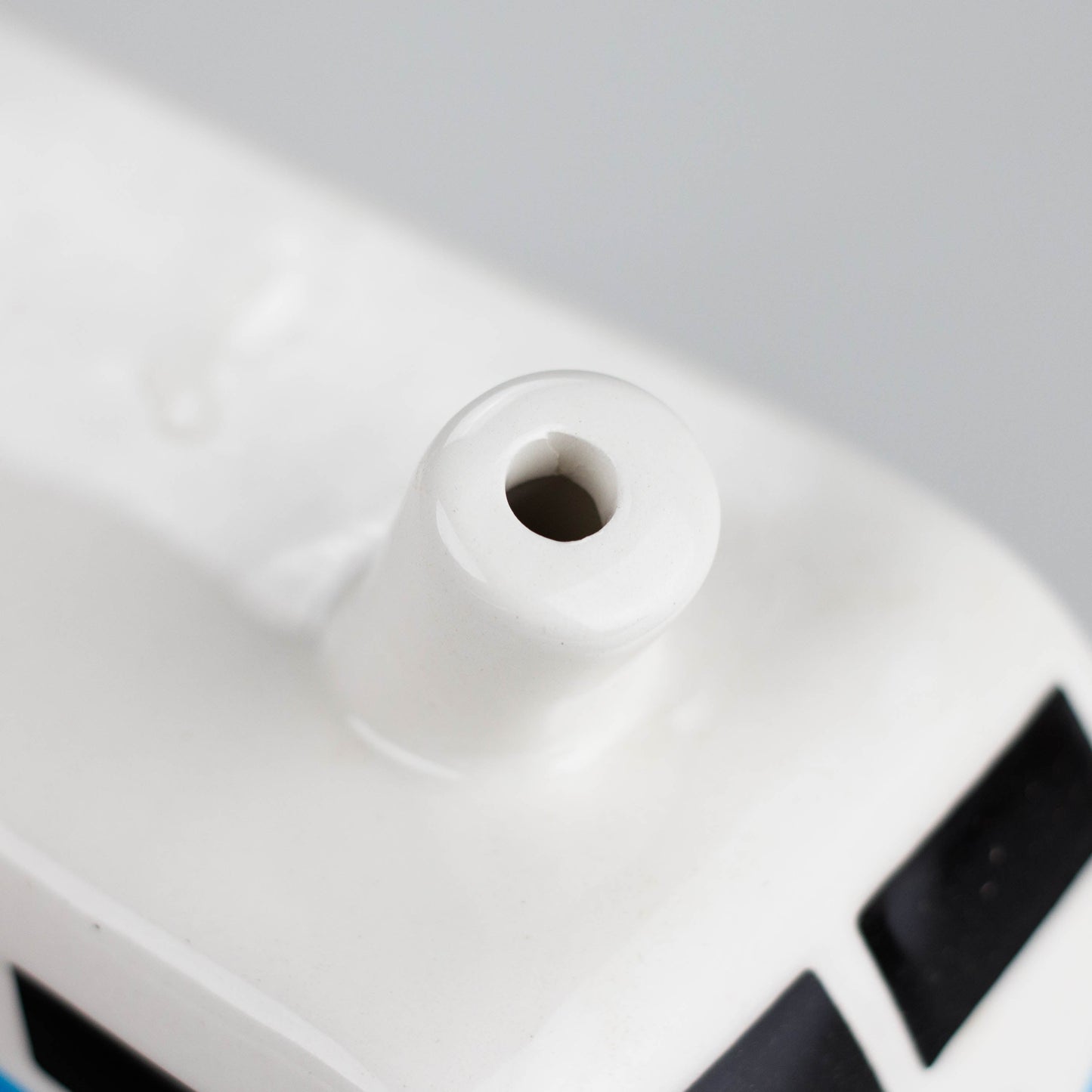 6.9″ Hippie Bus Ceramic Bong –  Retro Flower Power Design  [ES084WP]