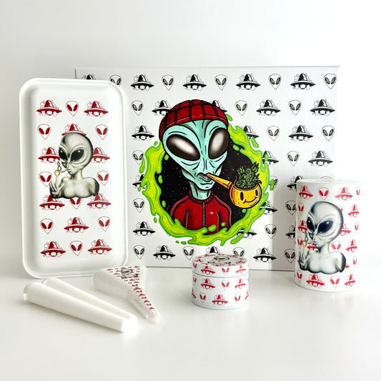 Smoking Alien Accessory Gift Set